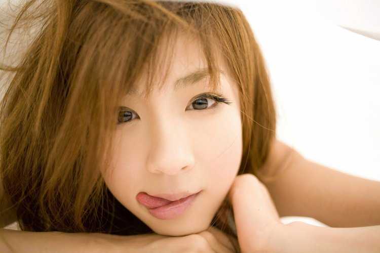 Японка Aki Hoshino