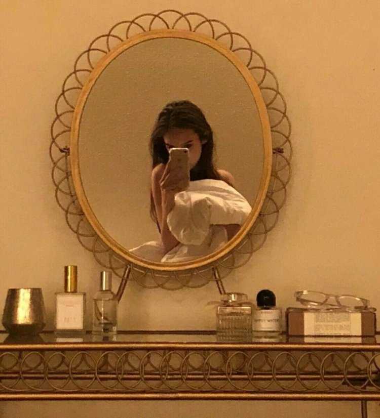 Девушка в зеркале Эстетика