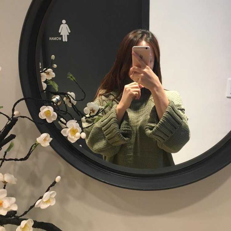 Корейские девушки в зеркале