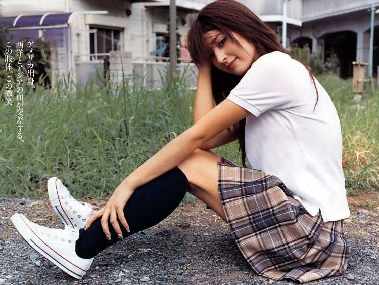 Girl Converse в гольфах