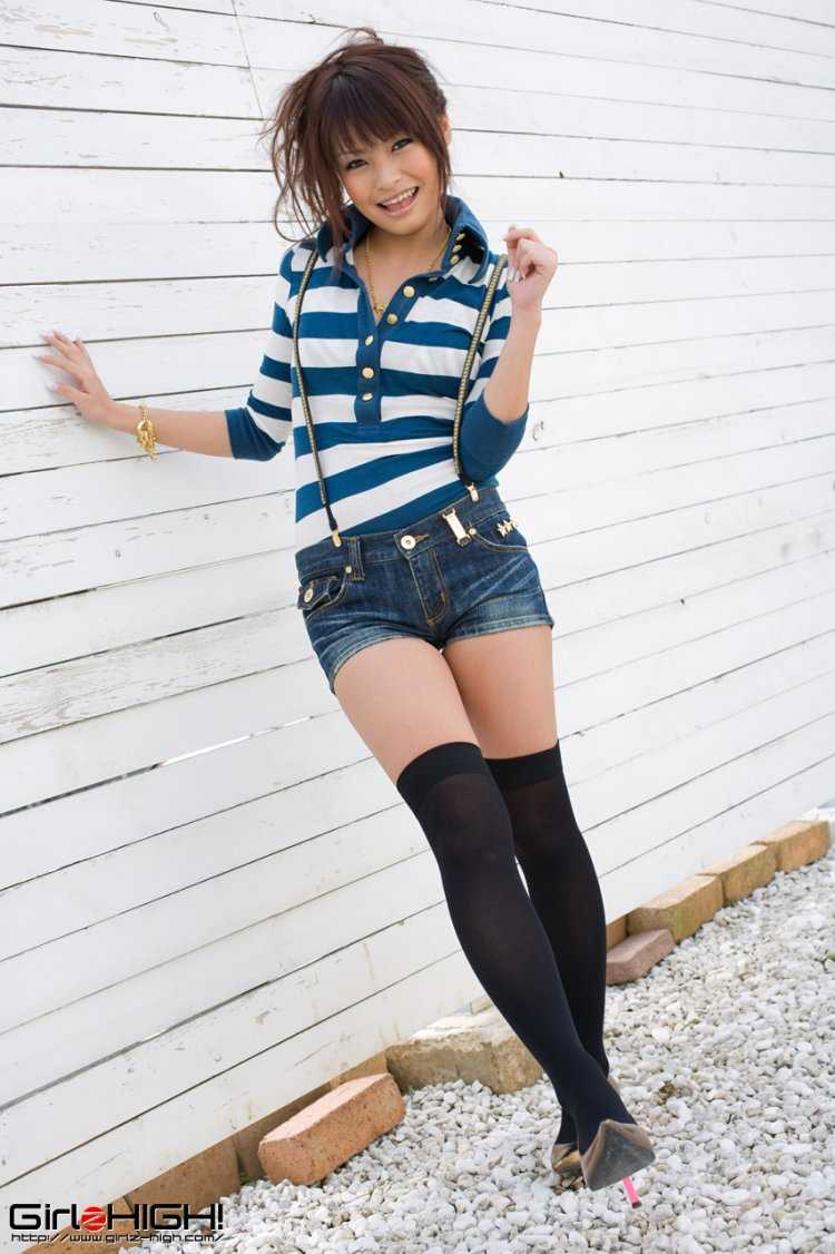 Японские девушки в шортах