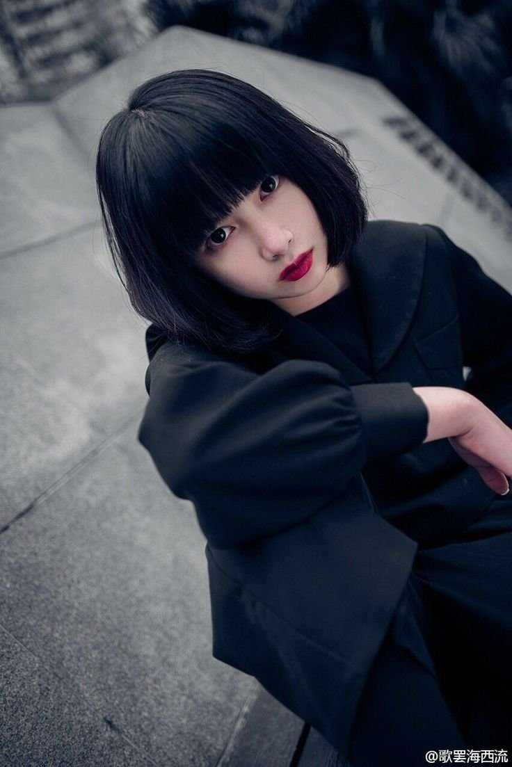 Яркие Японские Красотки с Темными Волосами