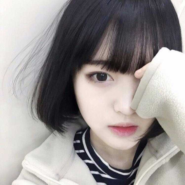 Обаятельные кореянки с чарами темных волос и челкой