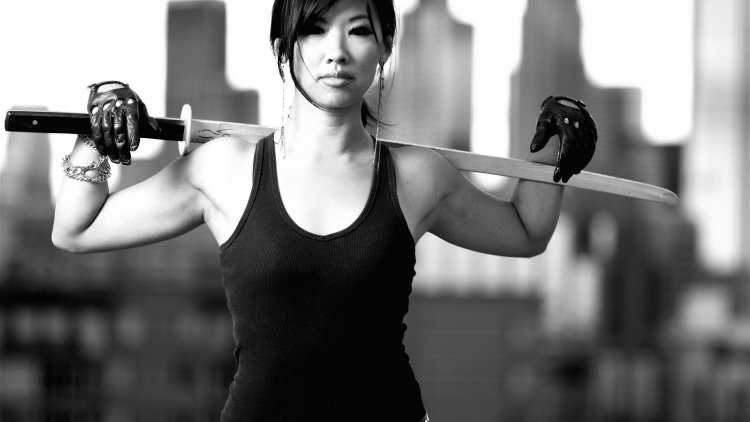 Мелани Джарнсон катана