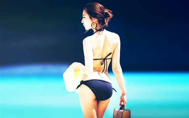 Хван йе Джи в купальнике