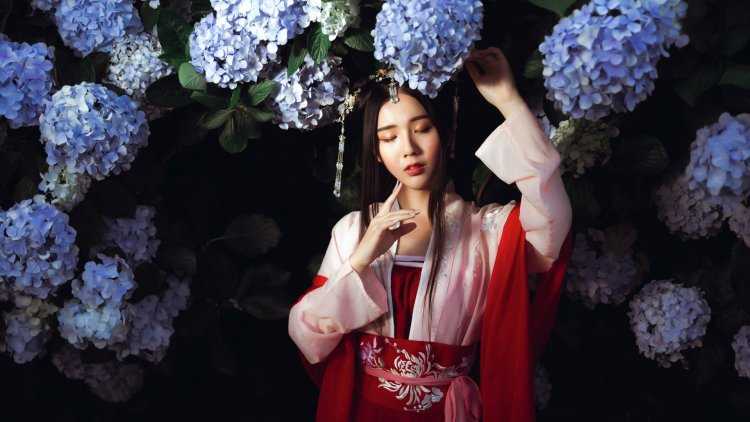 Красавица японка в кимоно