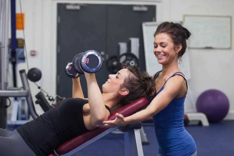 Занятия с тренером в тренажерном зале