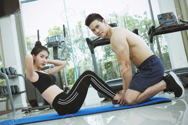 Азиаты в спортзале