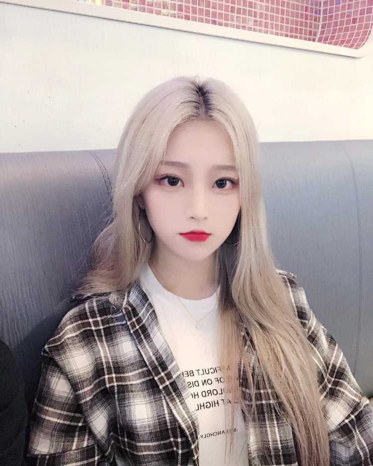 Улззанг Ольджан блондинка