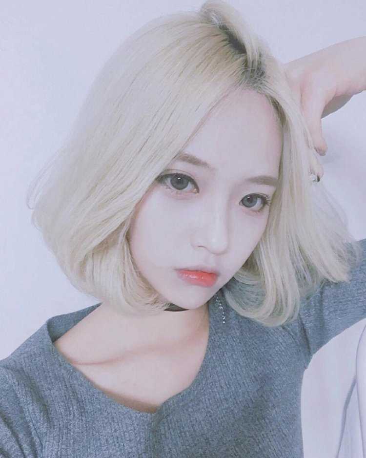 Японские девушки с белыми волосами10