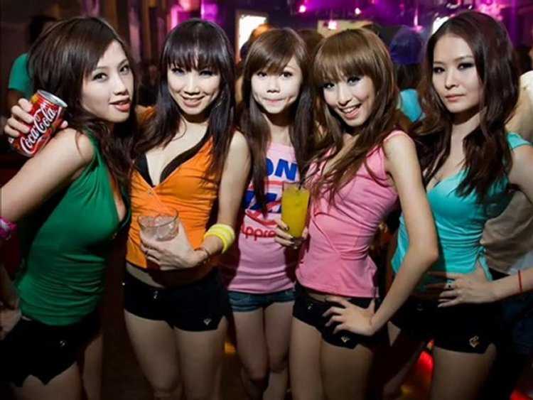 Девушки в китайских клубах