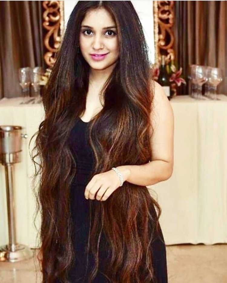 Красивые девушки с длинными волосами