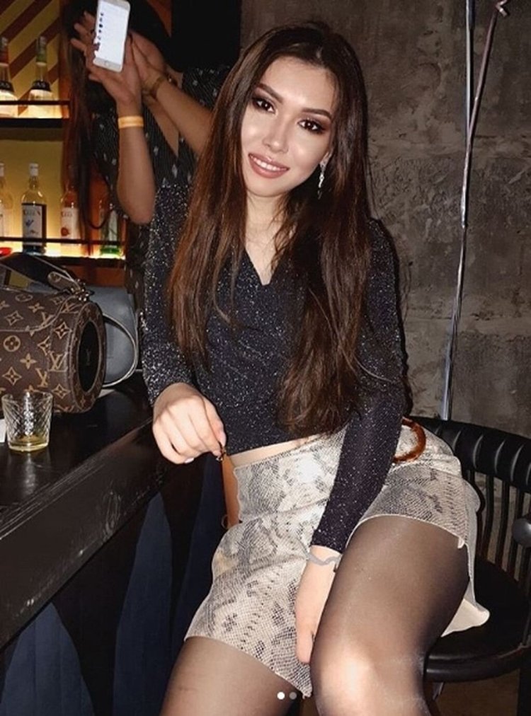 Длинноногие красотки в чулках