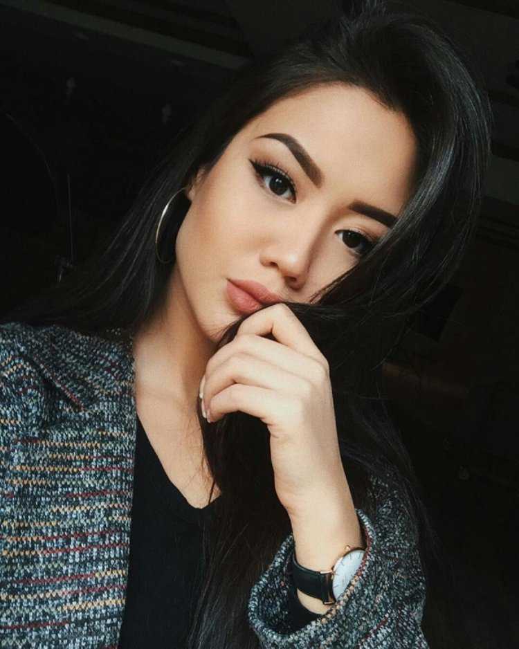 Казашки Айжан Асемова