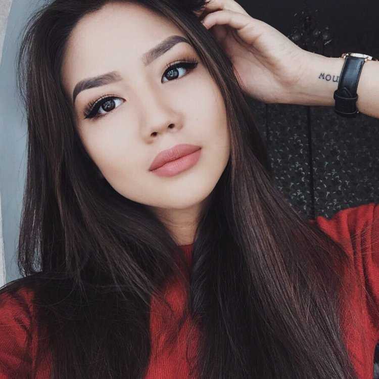 Казахские девушки с большим бюстом