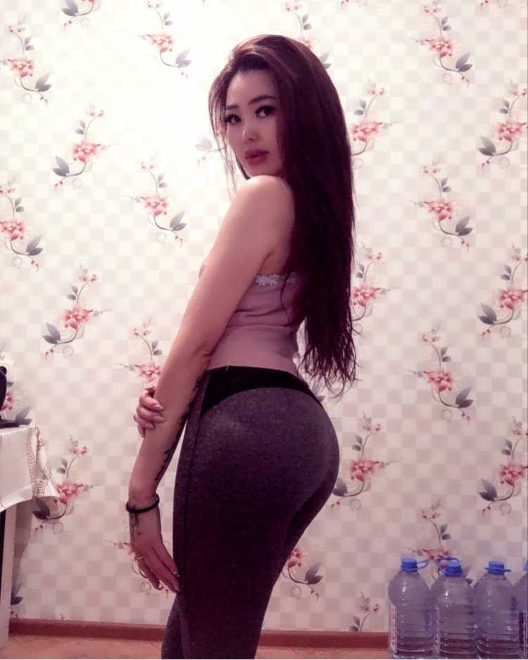 Айжан Асемова купальник