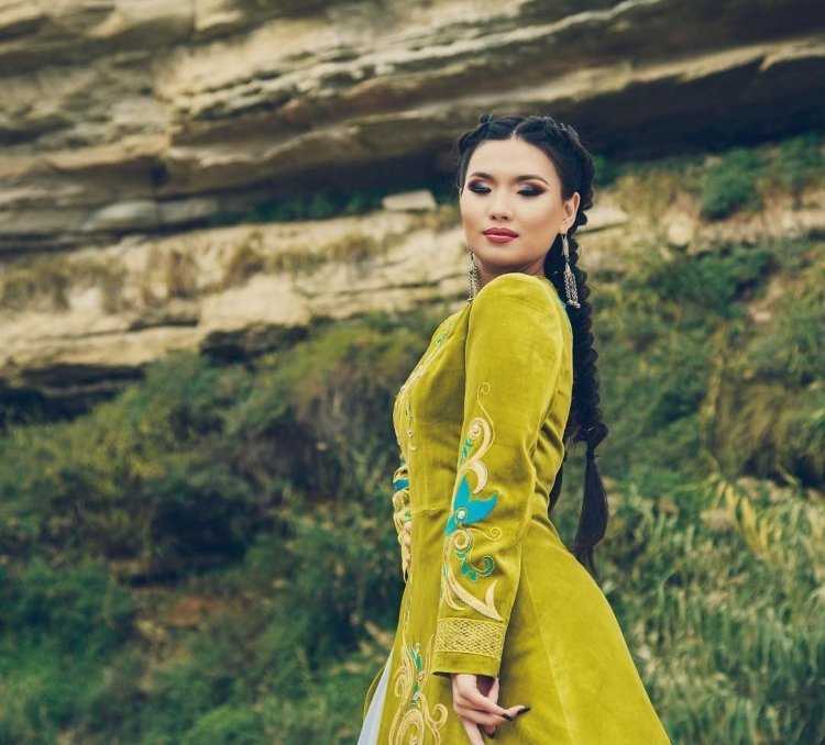 Монгольская певица Tatar