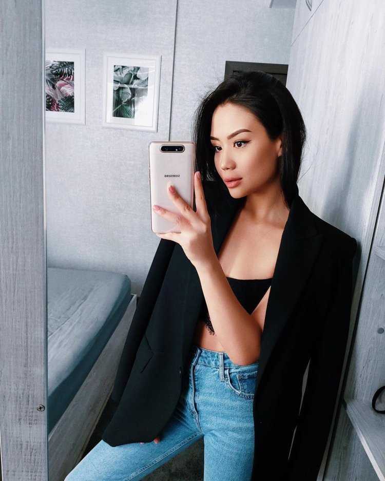 Айжан Асемова селфи