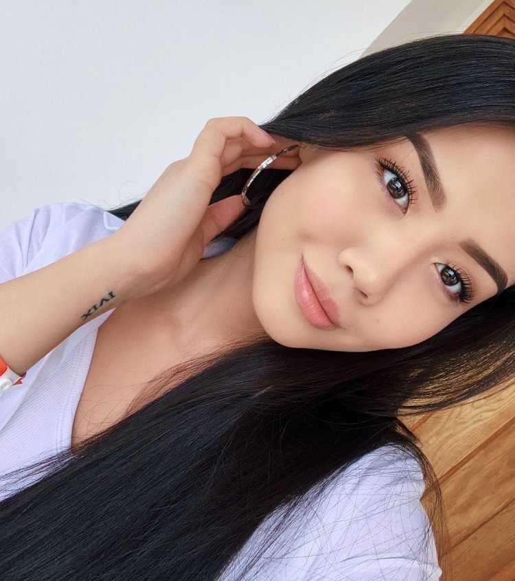 Айжан Асемова селфи