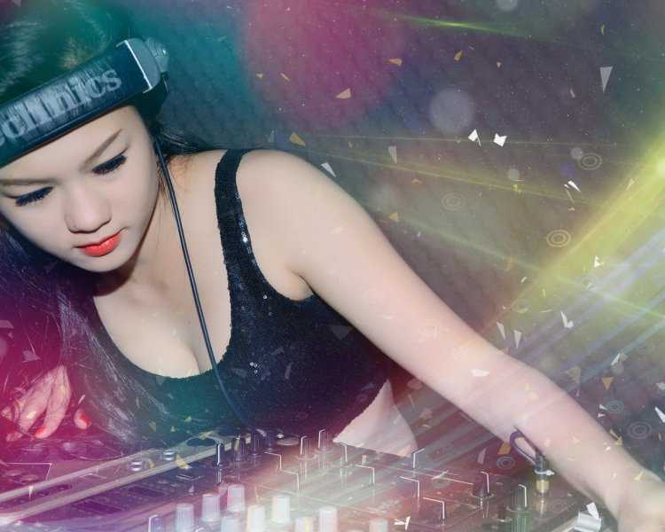 Китаянка диджей1