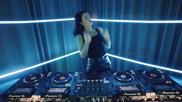 Китайские диджеи девушки