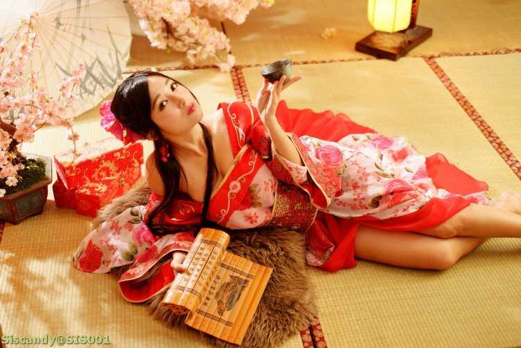 Китаянка в кимоно