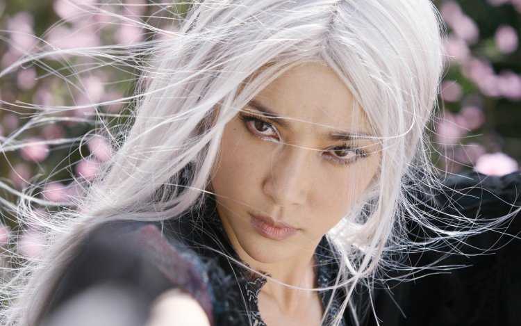 Китаянка с белыми волосами2