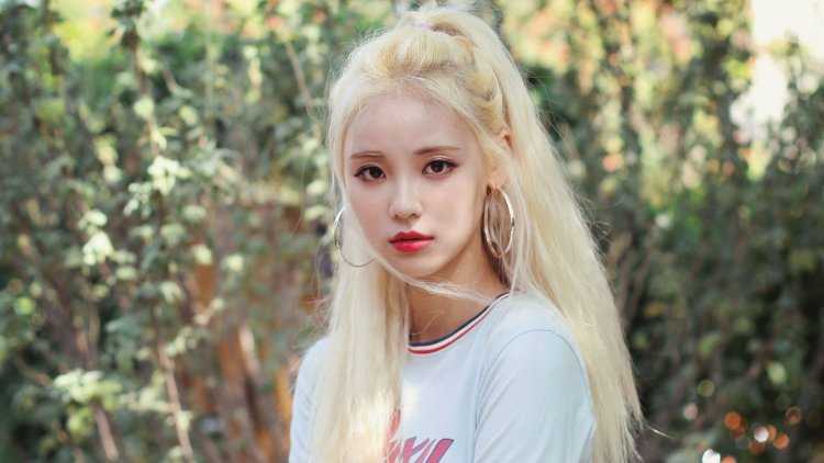 Loona JINSOUL блондинка