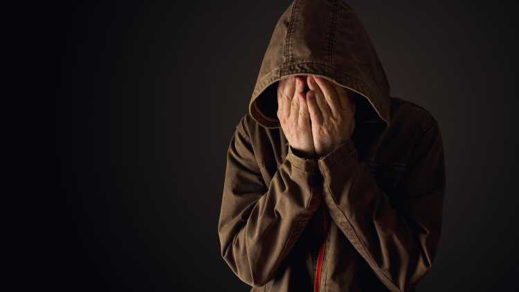 Парень в капюшоне