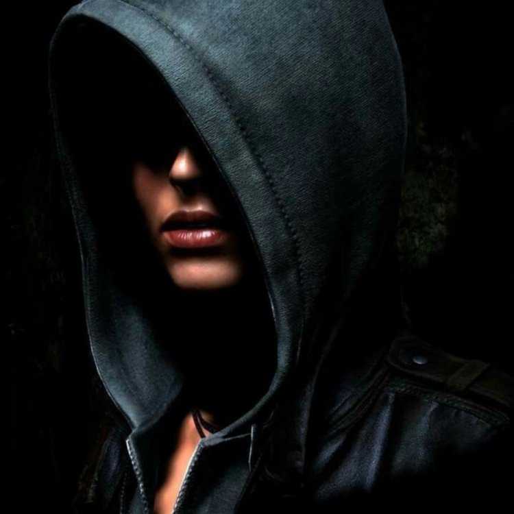 Человек в капюшоне