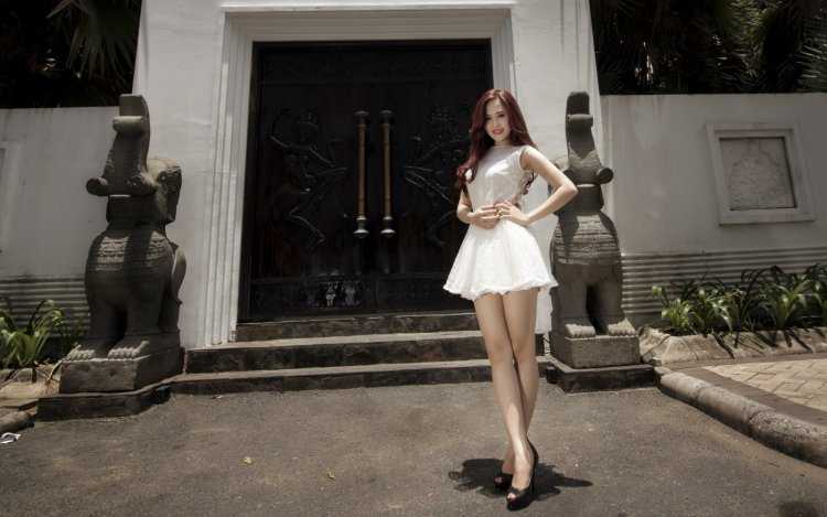 Девушки в коротких юбках