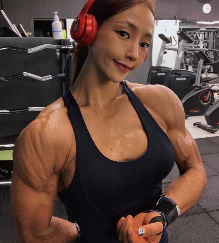 Hyony Kim IFBB Pro