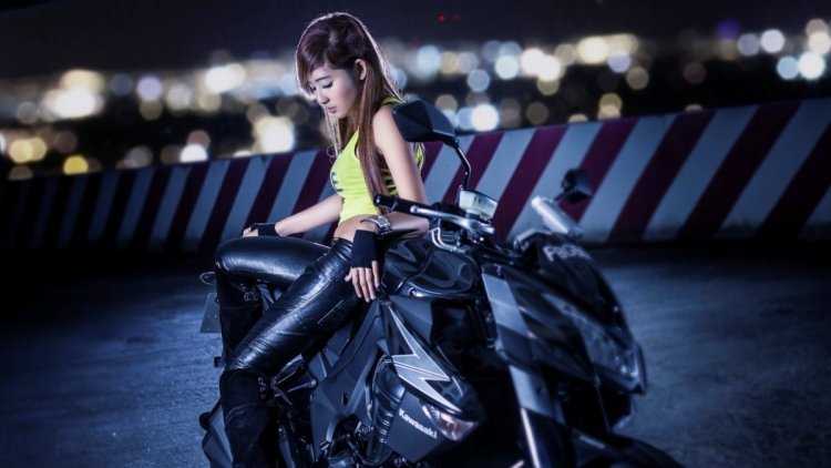 Азиатки на мотоциклах