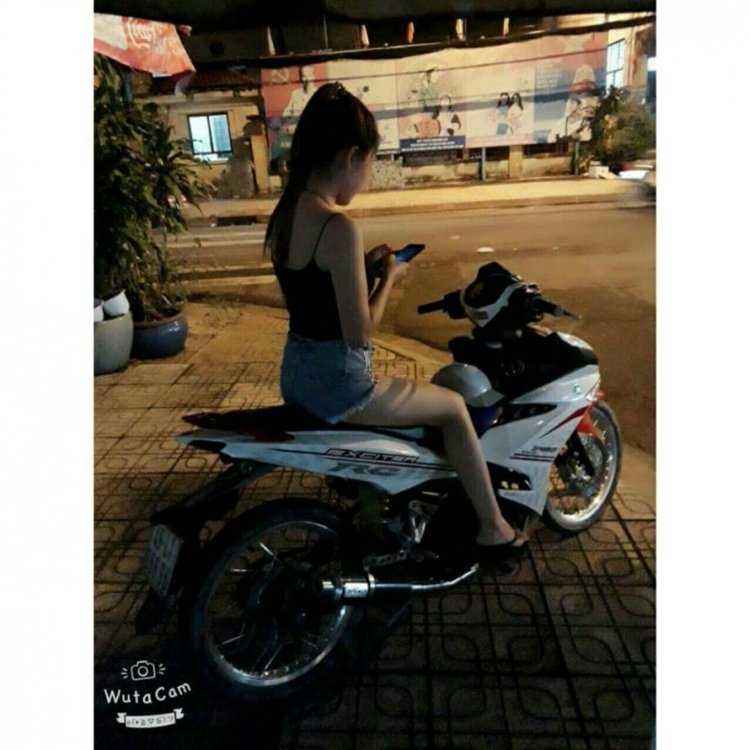 Кореянка на байке