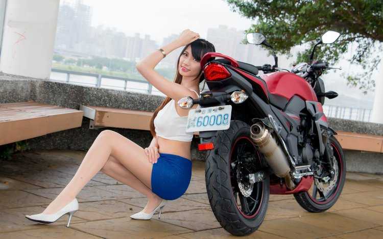 Японские девушки на мотоциклах