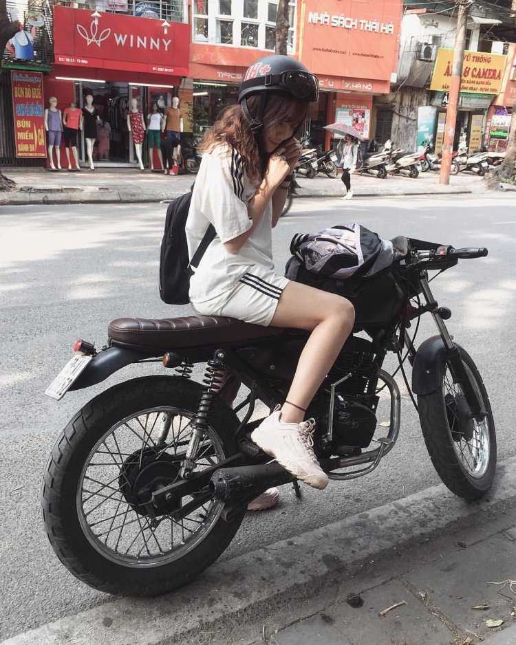 Кореец на мотоцикле