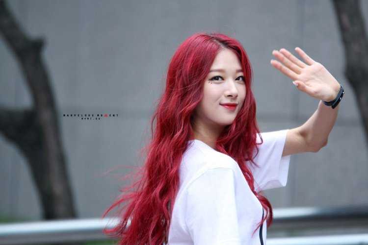 Kpop Idol Red hair