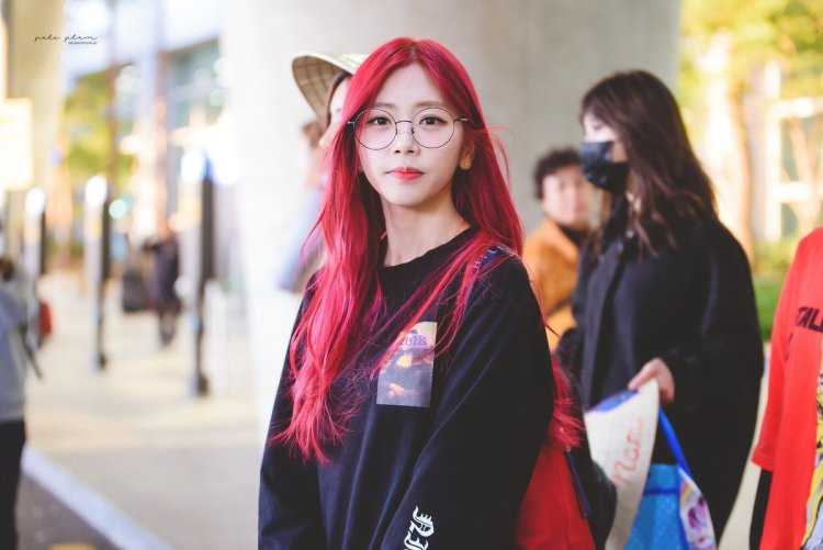 Кореец с красными волосами