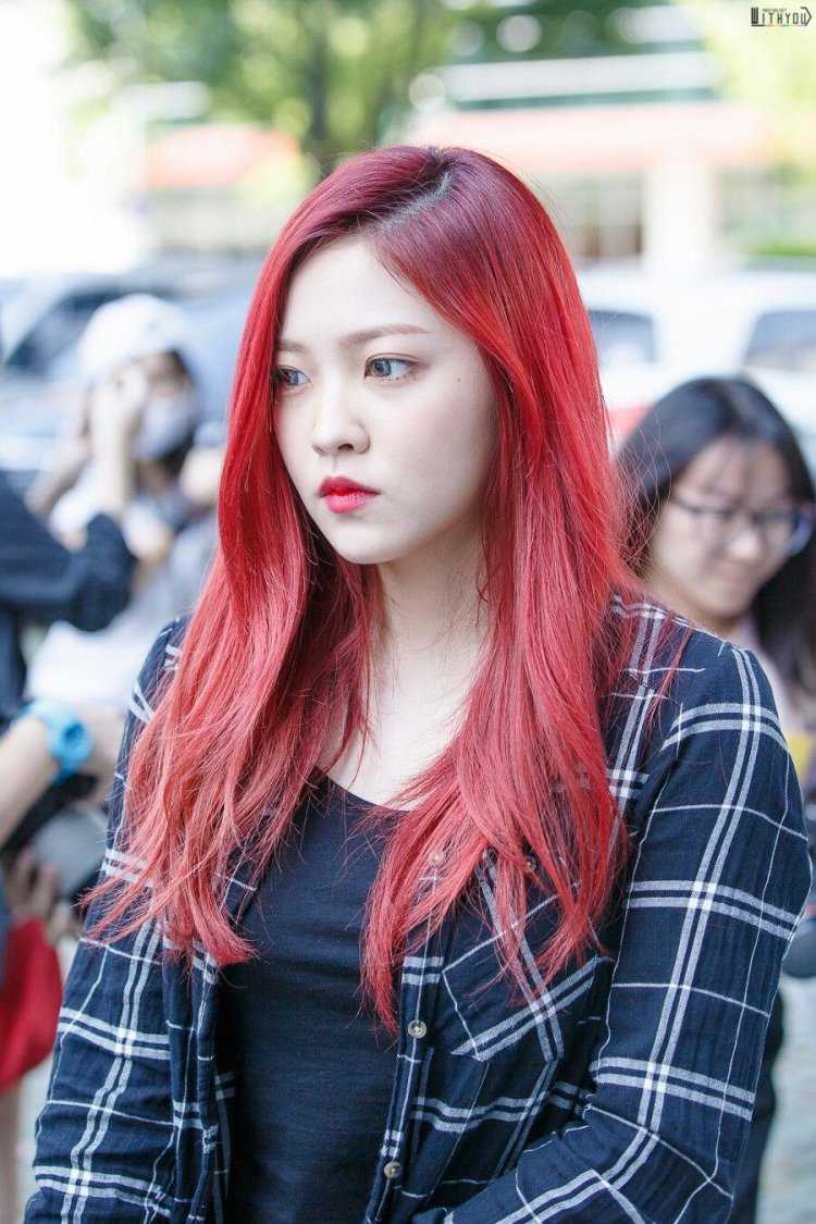 Ред вельвет розовые волосы