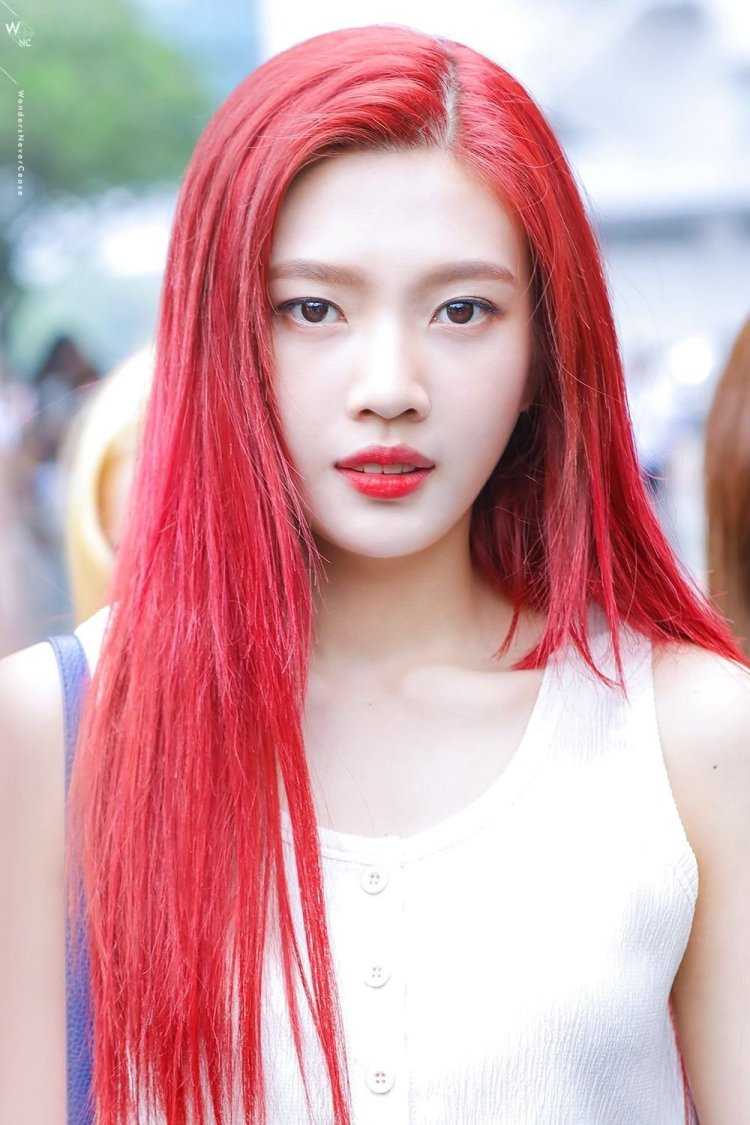 Joy Red Velvet волосы