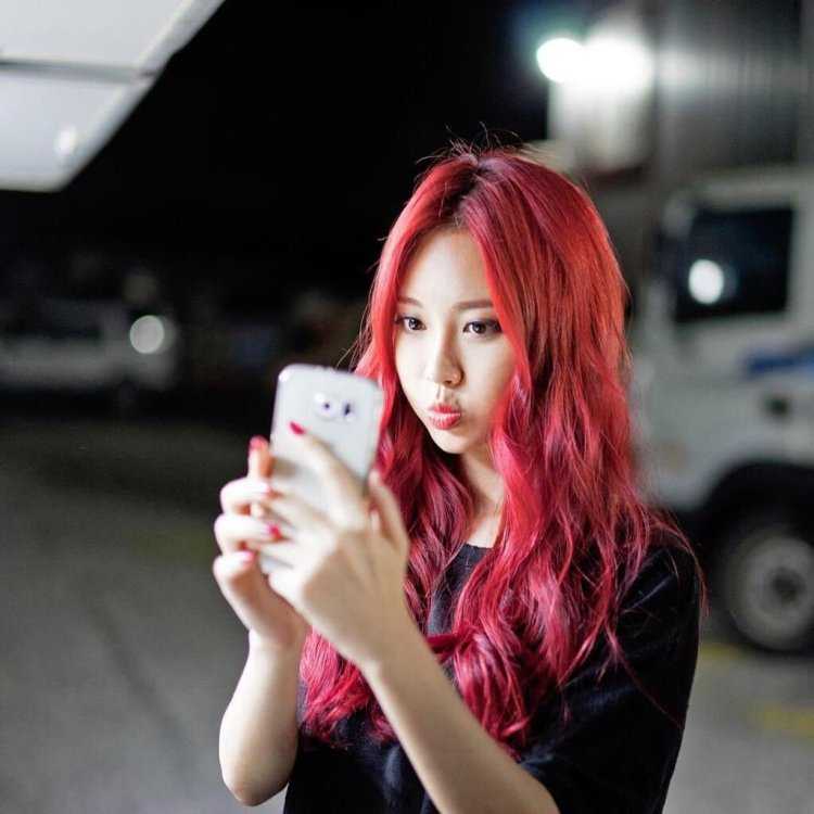 Kim Yura Red hair