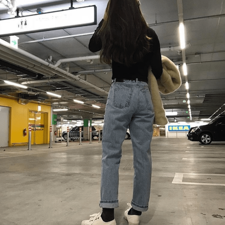 Азиатские девушки в джинсах