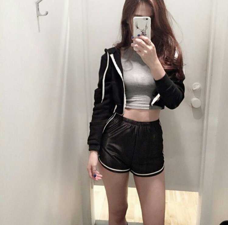 Японские девушки в джинсах