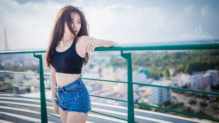 Азиатки в коротких шортах