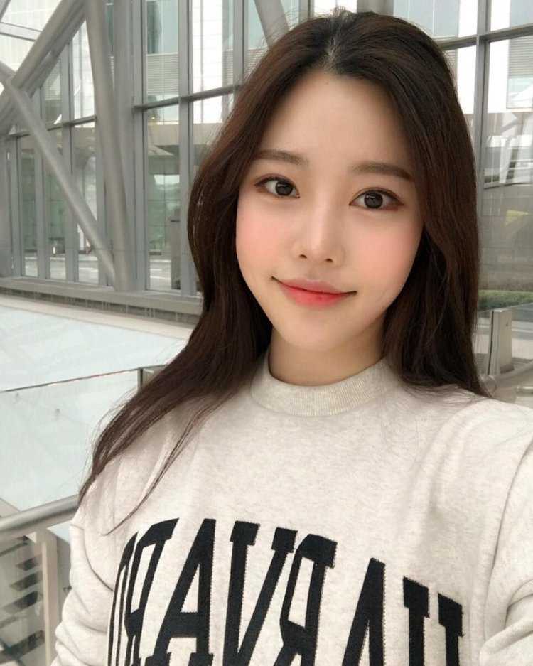 Улззанг Ольджан без макияжа