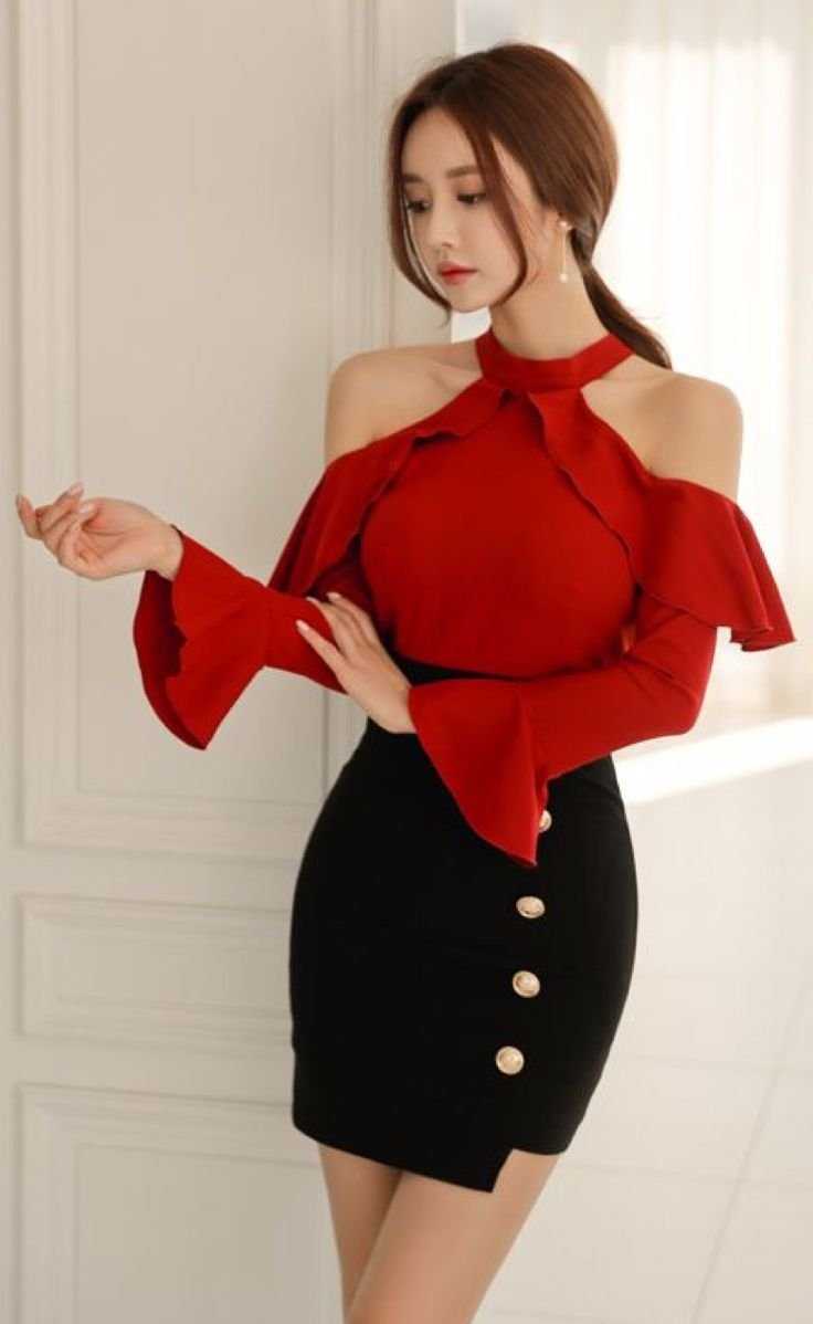 Кореянка в Красном платье