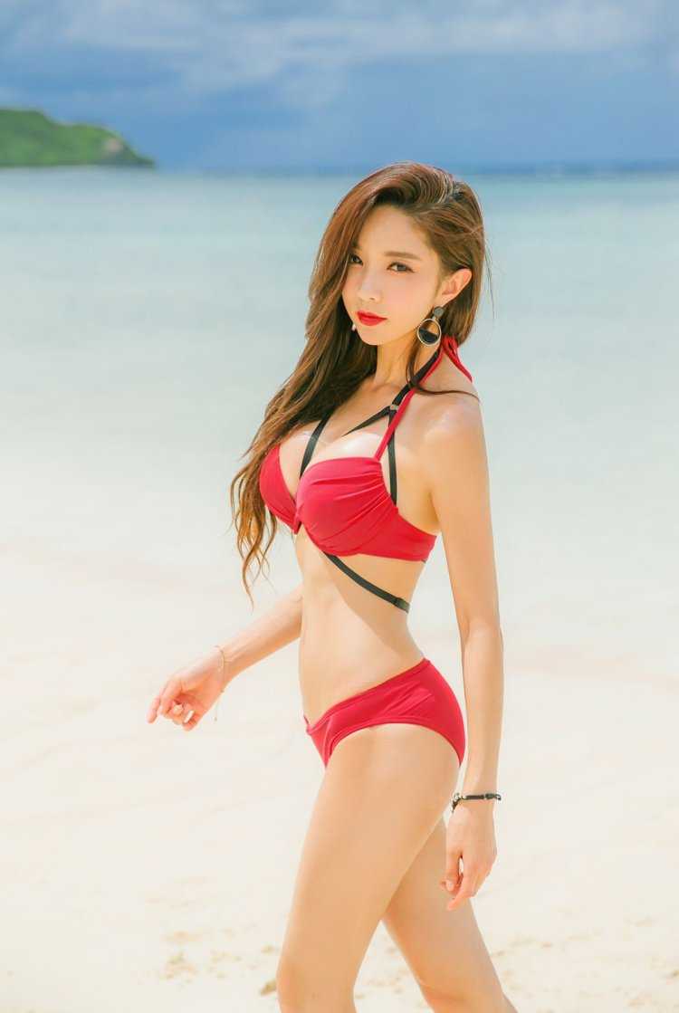 Park Soo Yeon модель Bikini