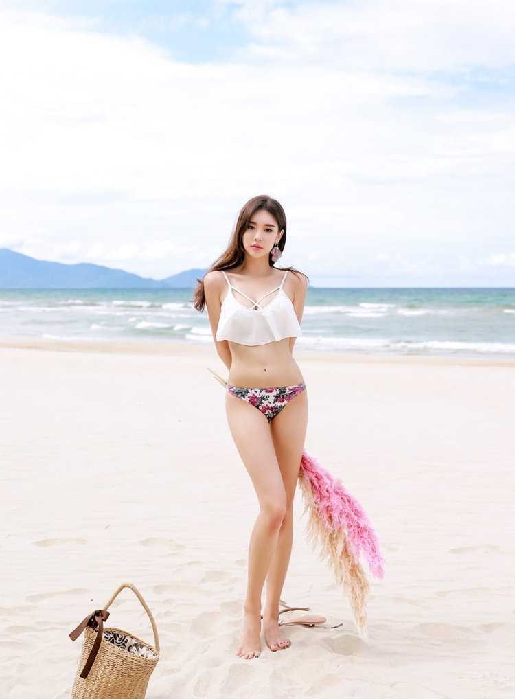 Корейские девушки на пляже