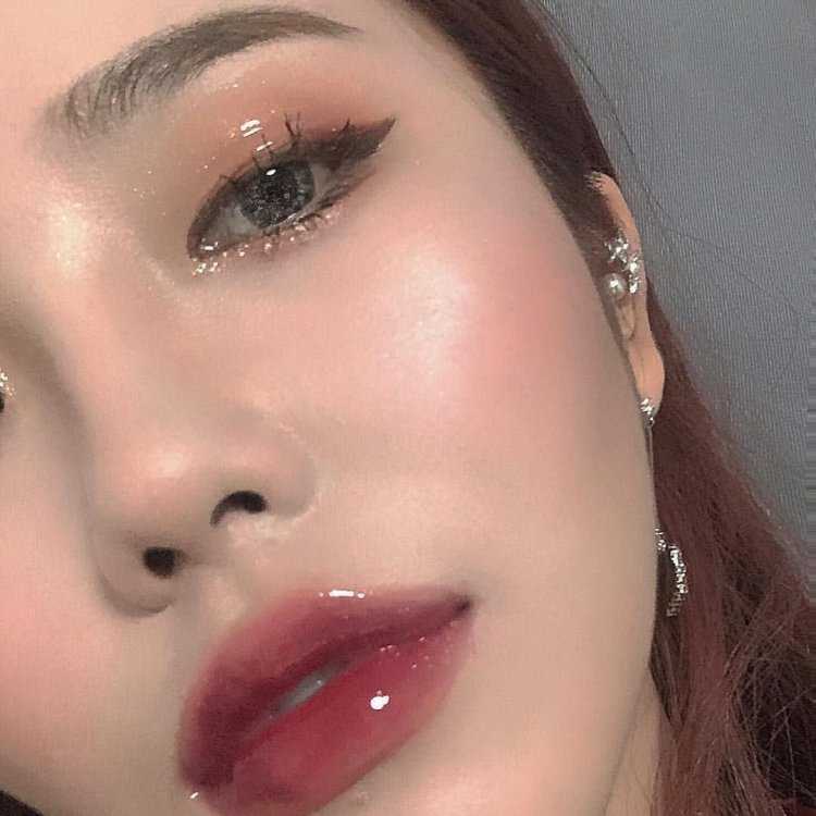 Стеклянные губы макияж