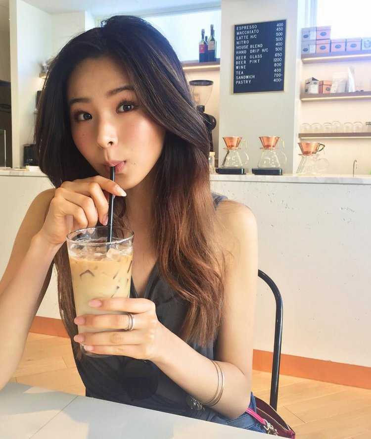 Азиатские девушки селфи